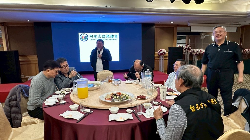 舉辦忘年晚會，聯繫會友間感情，輕鬆交流強化會員關係連結，藉聚此會場回顧過去的成就，可以提升自我認同感