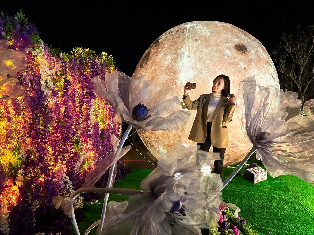 瑞里紫藤花裝置藝術現身 「浪漫紫藤星球」點燈啟用<大和傳媒>