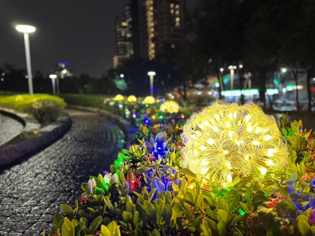 光影交織慶聖誕！ 中市山海屯城公園綠地璀璨燈海亮相<大和傳媒>