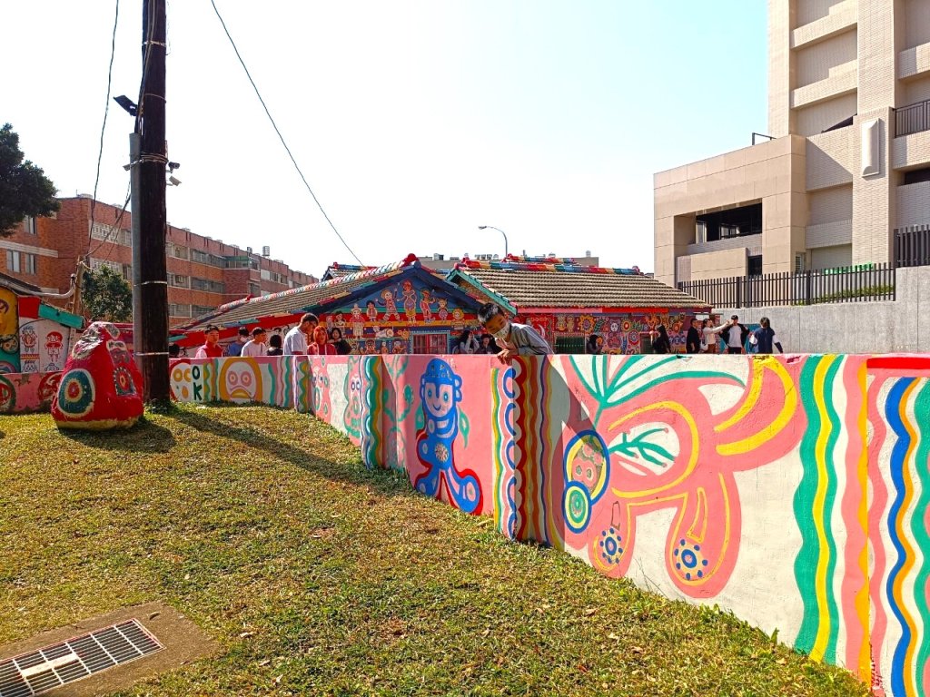 守護彩虹爺爺的色彩夢想！ 中市府修復彩虹藝術公園圍牆彩繪<大和傳媒>