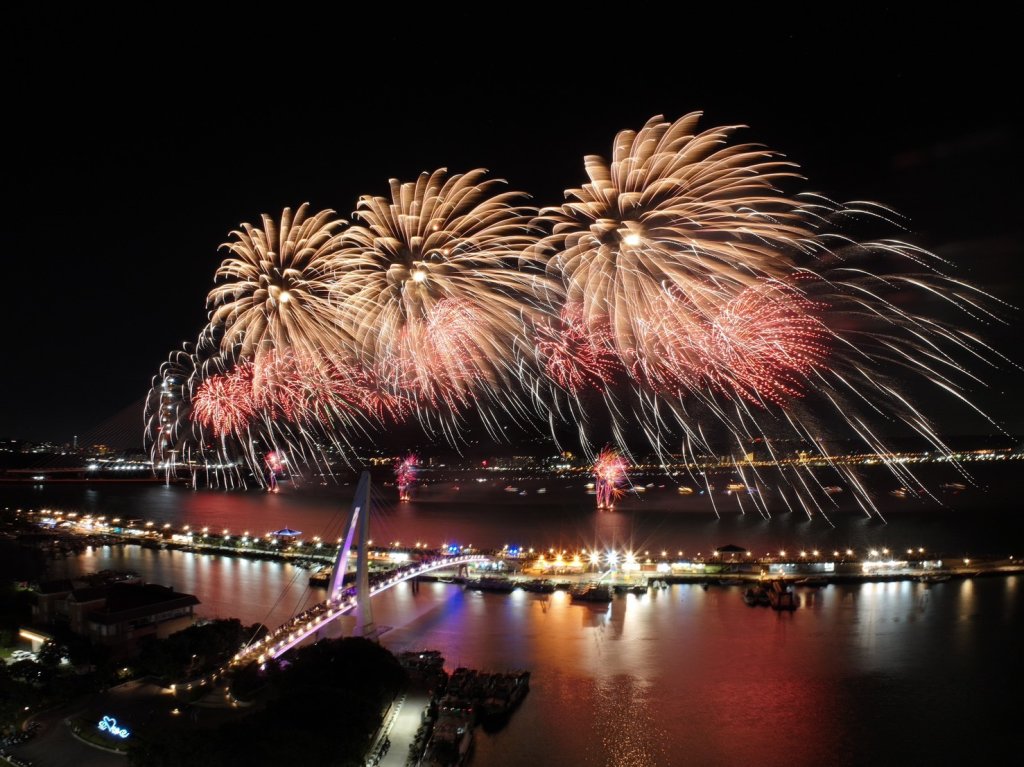 淡水漁人碼頭「仲夏繽紛樂」8月24日壓軸登場 新北邀追煙花聽歌趣<大和傳媒>