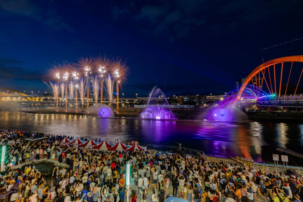 台北水舞嘉年華最終回！「追愛音樂祭」10/19嗨翻彩虹橋 水火共舞、人水共舞華麗再現<大和傳媒>