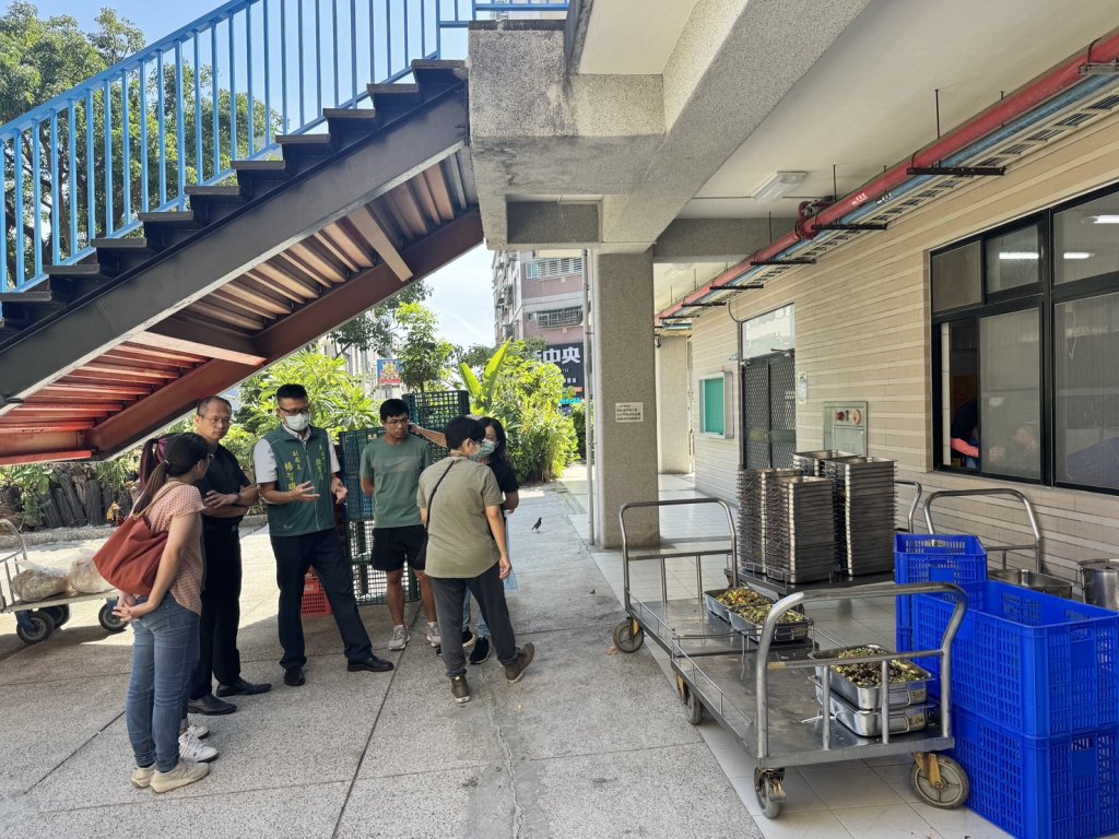 南市推動學校午餐「廚餘減量×在地食材」雙軌計畫 結合低碳校園標章減碳行動 訂3個月總廚餘量減少8％目標<大和傳媒>