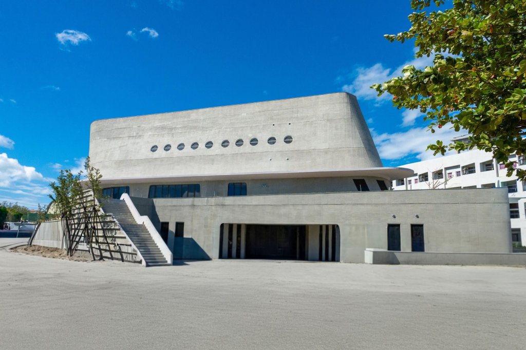 恆春文化中心劇場館11月15日開幕 萬人牽手護古城點亮150年風華<大和傳媒>	 