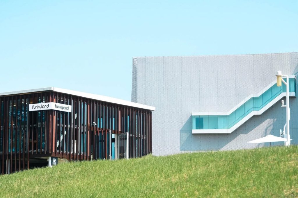 喝咖啡、看夕陽一次滿足！盧市長打造中央公園新亮點　Funkyland成社群打卡熱點<大和傳媒>