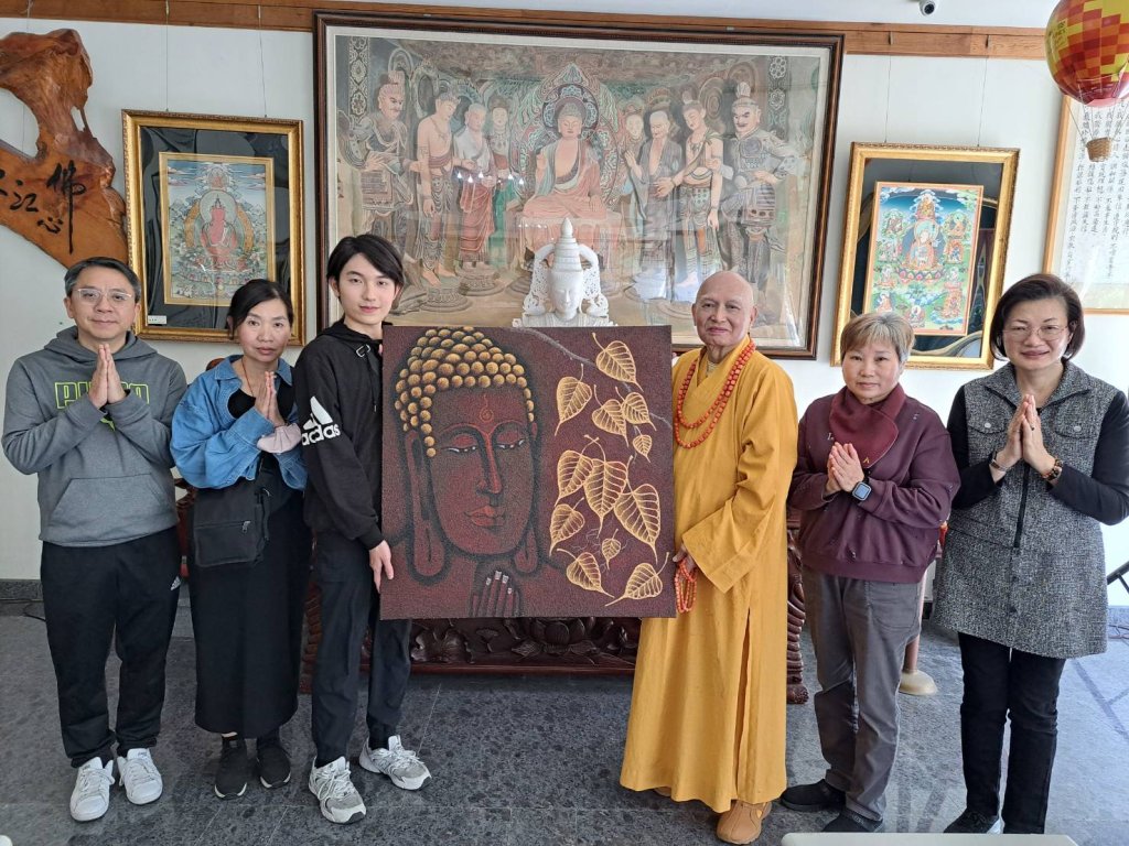自閉症畫家魏廷亘感恩宗道法師栽培 回饋「佛陀與菩提」巨幅畫作<大和傳媒>