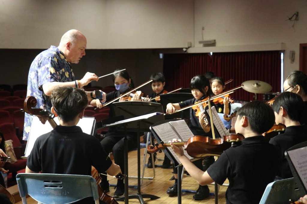古亭國小-跨國音樂饗宴-古亭國小音樂班攜手比利時指揮大師Rik Ghesquière ，共譜《費加洛婚禮》新樂章<大和傳媒>