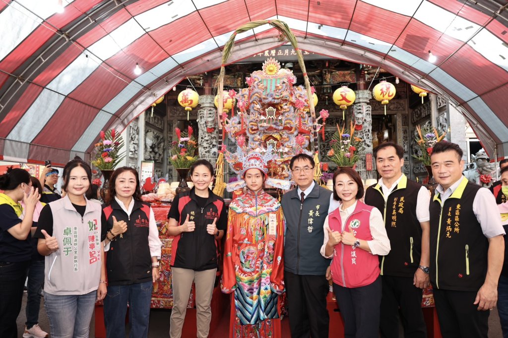 台南七夕「做十六歲」成年禮登場  黃偉哲盼傳承文化及祝福學子迎新階段<大和傳媒>