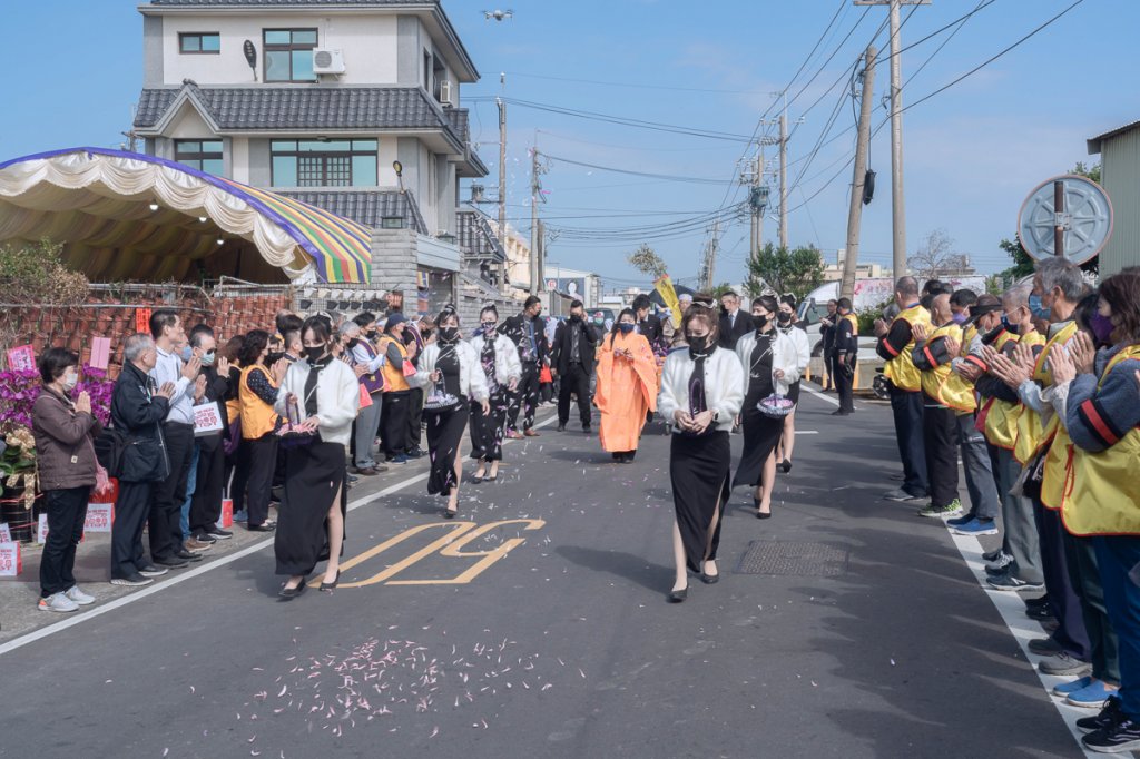 穿越地域的告別儀式：台灣北中南喪禮文化與攝影紀實