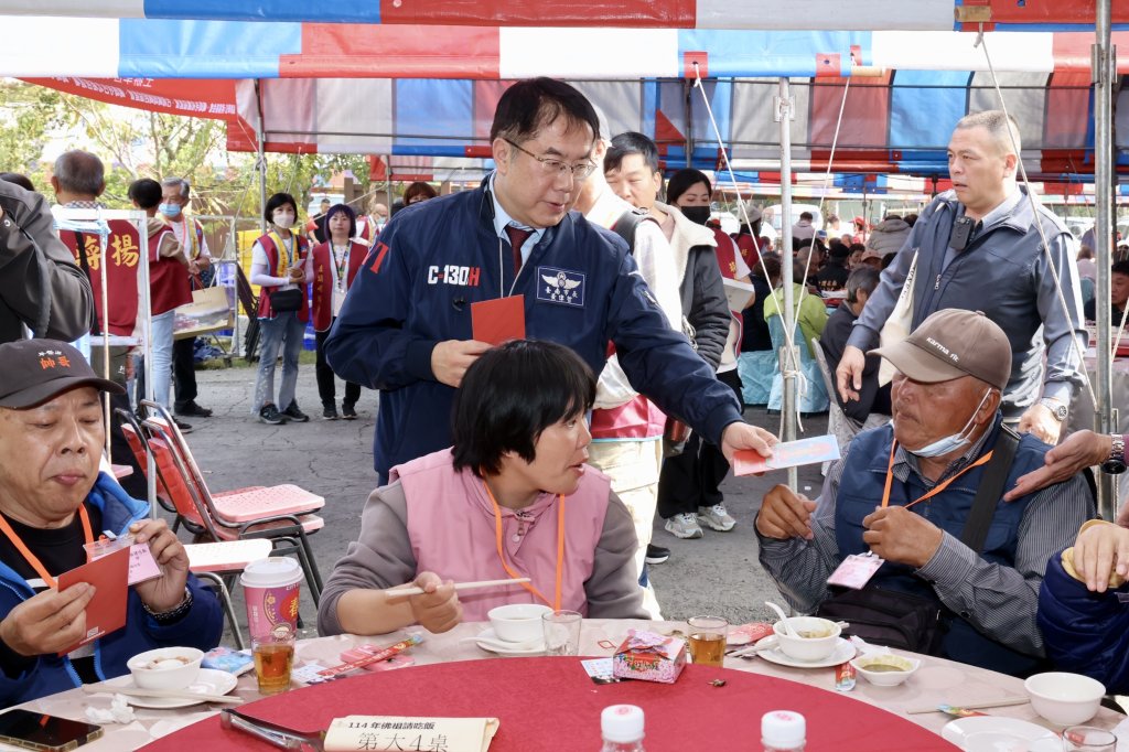 公益慈善團體農曆年前邀弱勢圍爐送暖 黃偉哲感謝善心祝賀福蛇迎春過好年