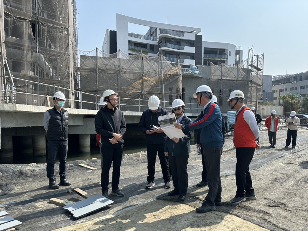 臺南市安南區全民運動館工程進度達60% 連接水岸亮點鋼橋鋼結構已完成吊裝