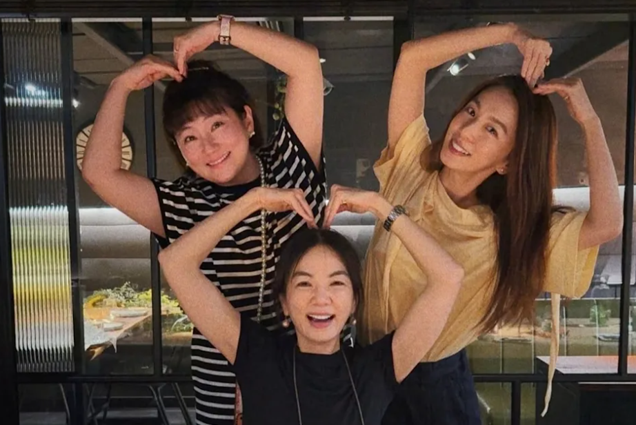 S.H.E合體為Ella慶生。（圖／翻攝Ella IG）