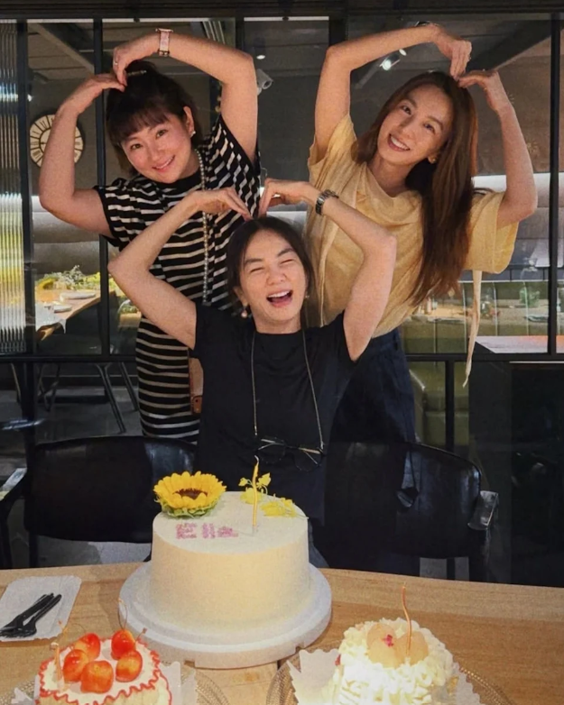 S.H.E合體為Ella慶生。（圖／翻攝Ella IG）