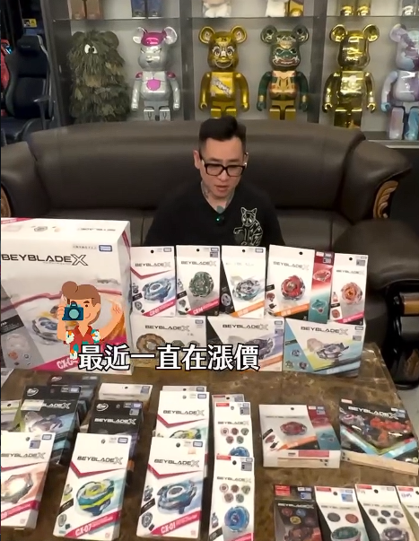 蹦闆迷上玩戰鬥陀螺。（圖／翻攝蹦闆IG）