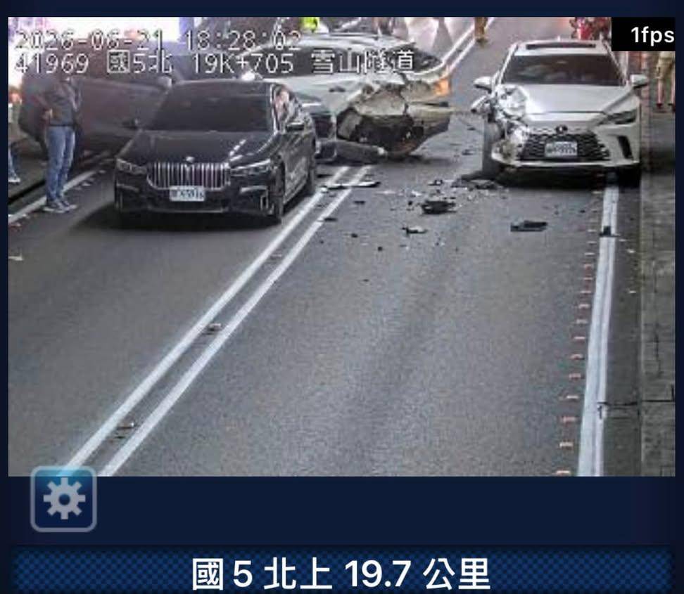雪山隧道北上5車追撞事故　北上全線封閉車流嚴重回堵