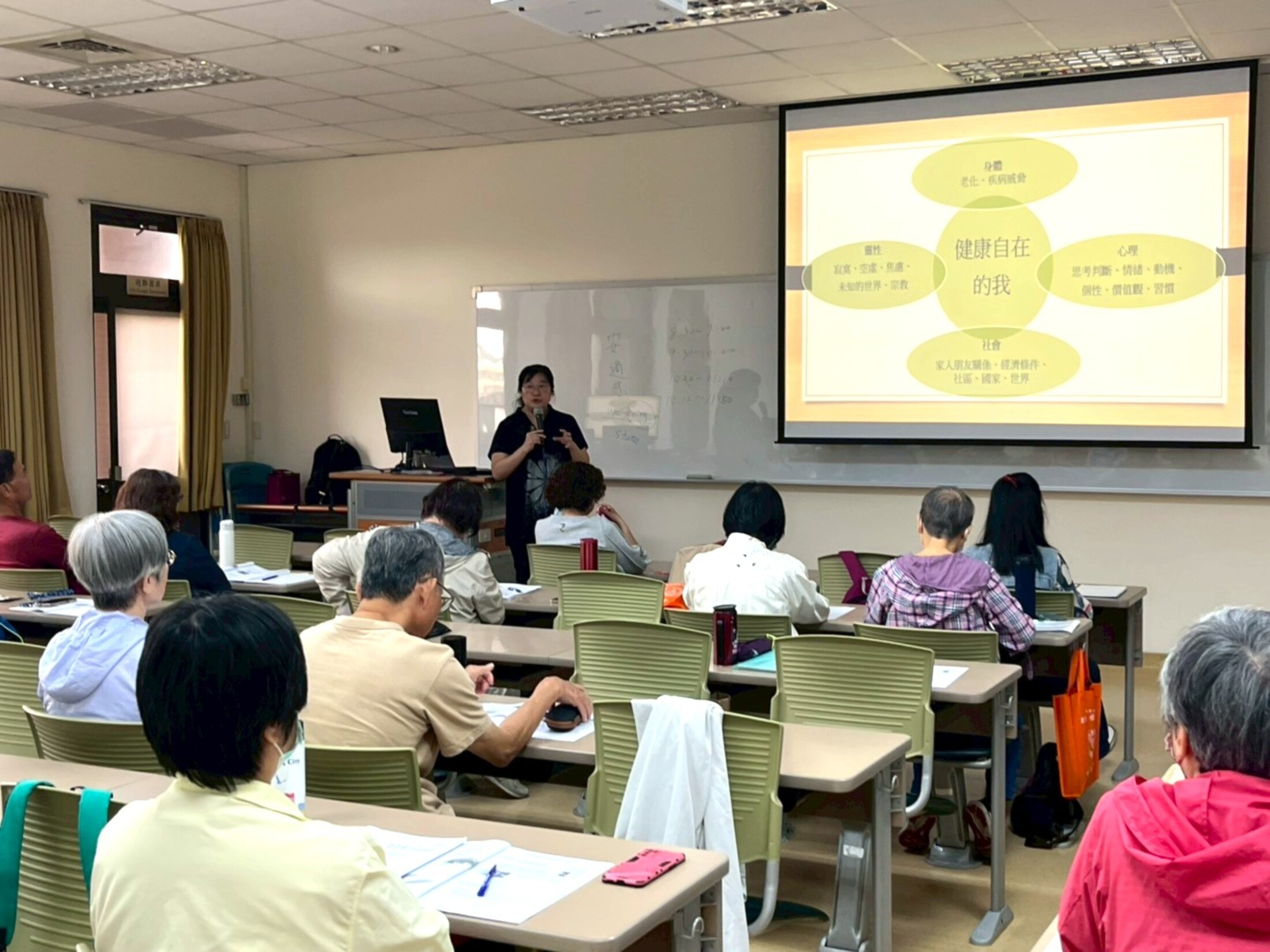 重返校園不嫌晚!中山醫大30+大學開放報名 助攻第二專長與職涯升級