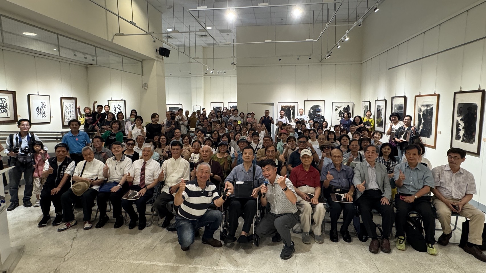 李惠正85歲水墨回顧展台中登場 重墨山水展現藝術人生與土地情懷