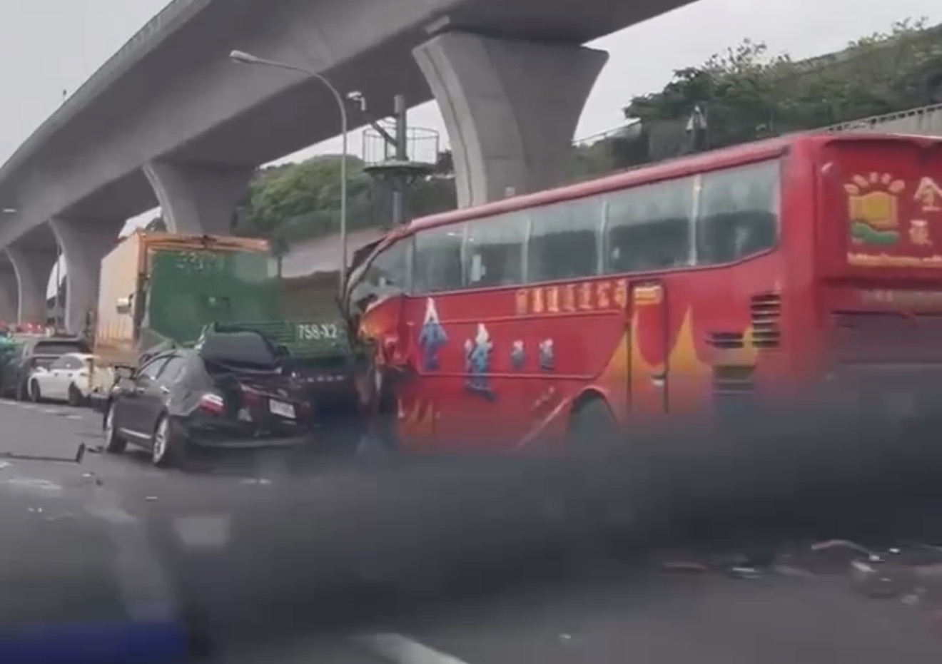 國道1號林口B出口傳9車事故　高公局：一度回堵約8公里