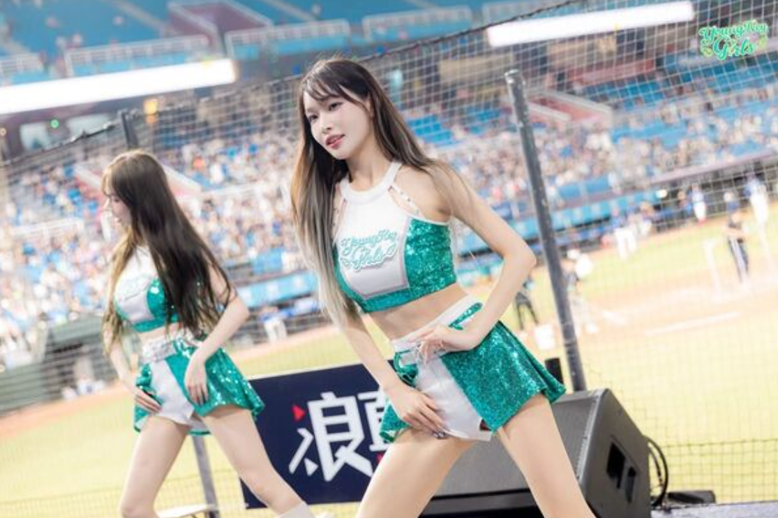 洋基女孩到桃園球場應援，香汗淋漓 。（圖／洋基工程提供）