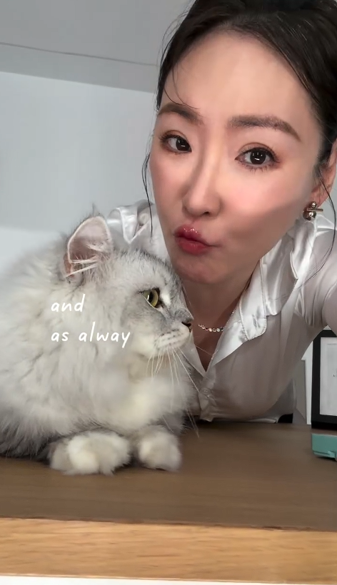 王俐人拍寫真，嘗試平常不會穿的服裝風格。（圖／翻攝王俐人IG）