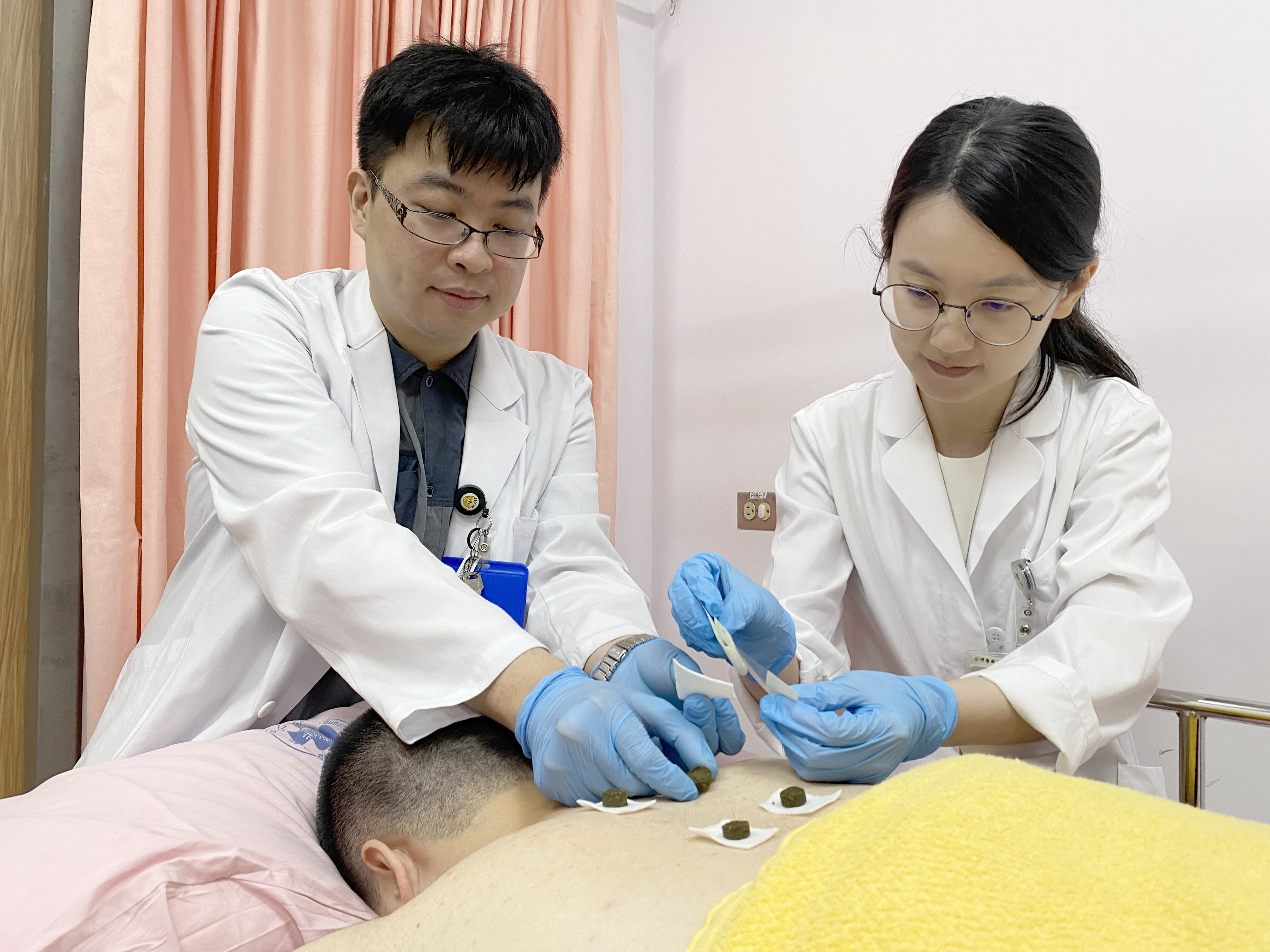 三伏貼進入最佳治療期!臺中榮總:改善過敏性鼻炎、氣喘 冬病夏治調節免疫力