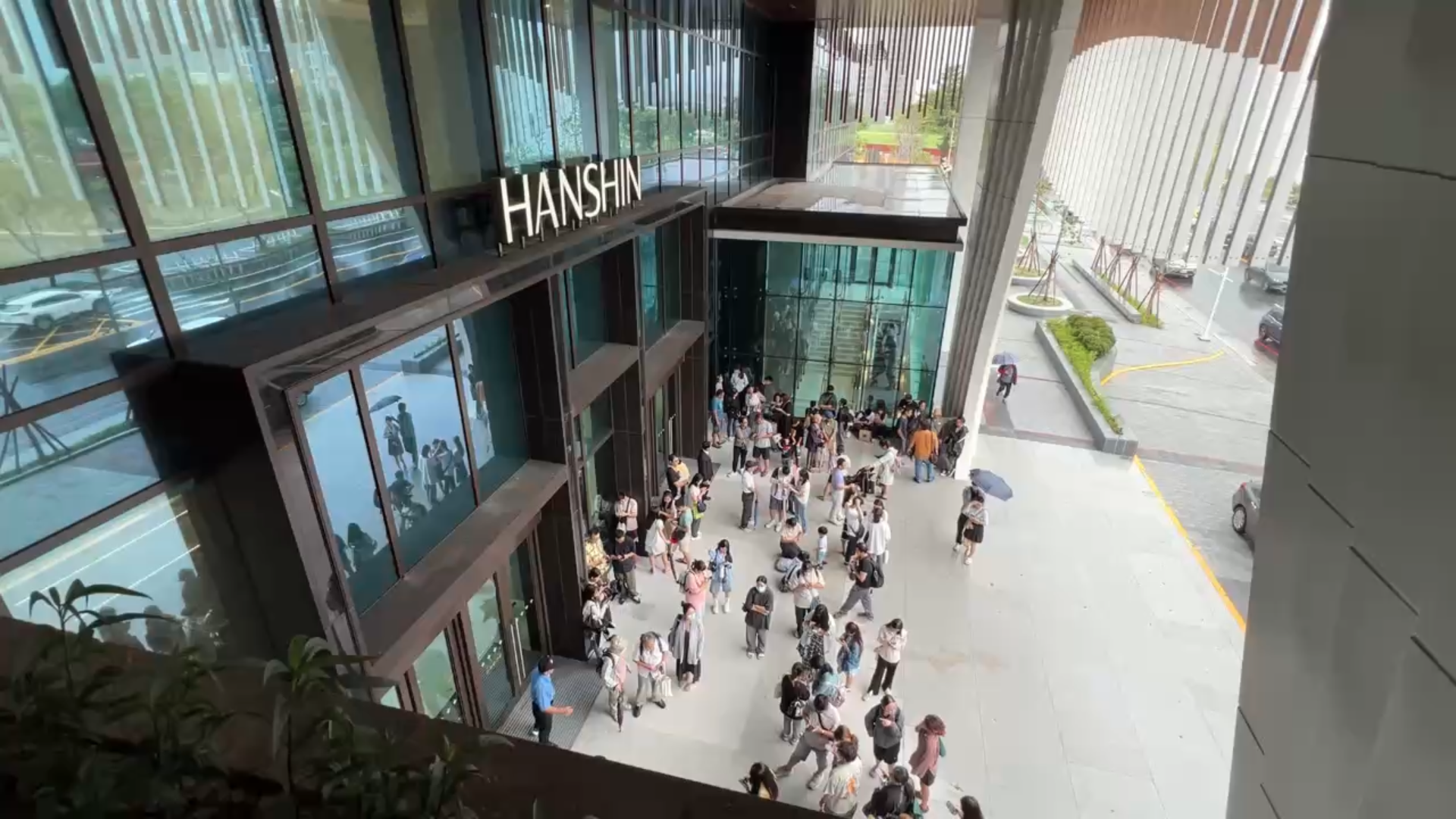 颱風假台中百貨幾乎全休館 漢神洲際中午12點恢復營業引熱議