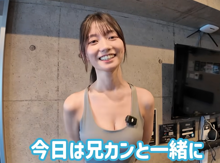 瀨戶環奈和哥哥一起運動，做到臀推覺得好羞恥。（圖／翻攝瀨戶環奈YouTube）
