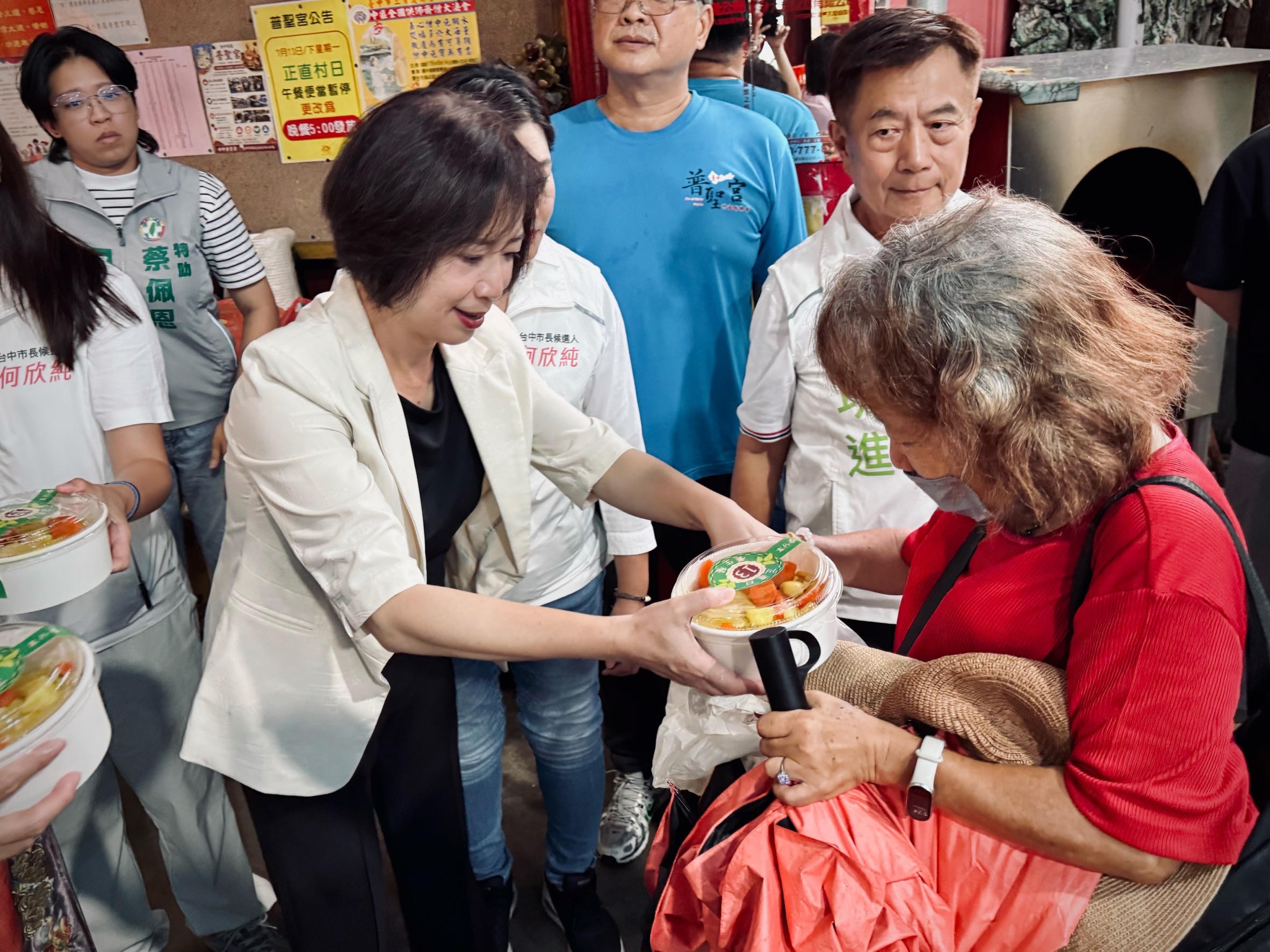 東區普聖宮愛心便當暖心結緣 何欣純:串聯公私力量 讓善循環延續台中