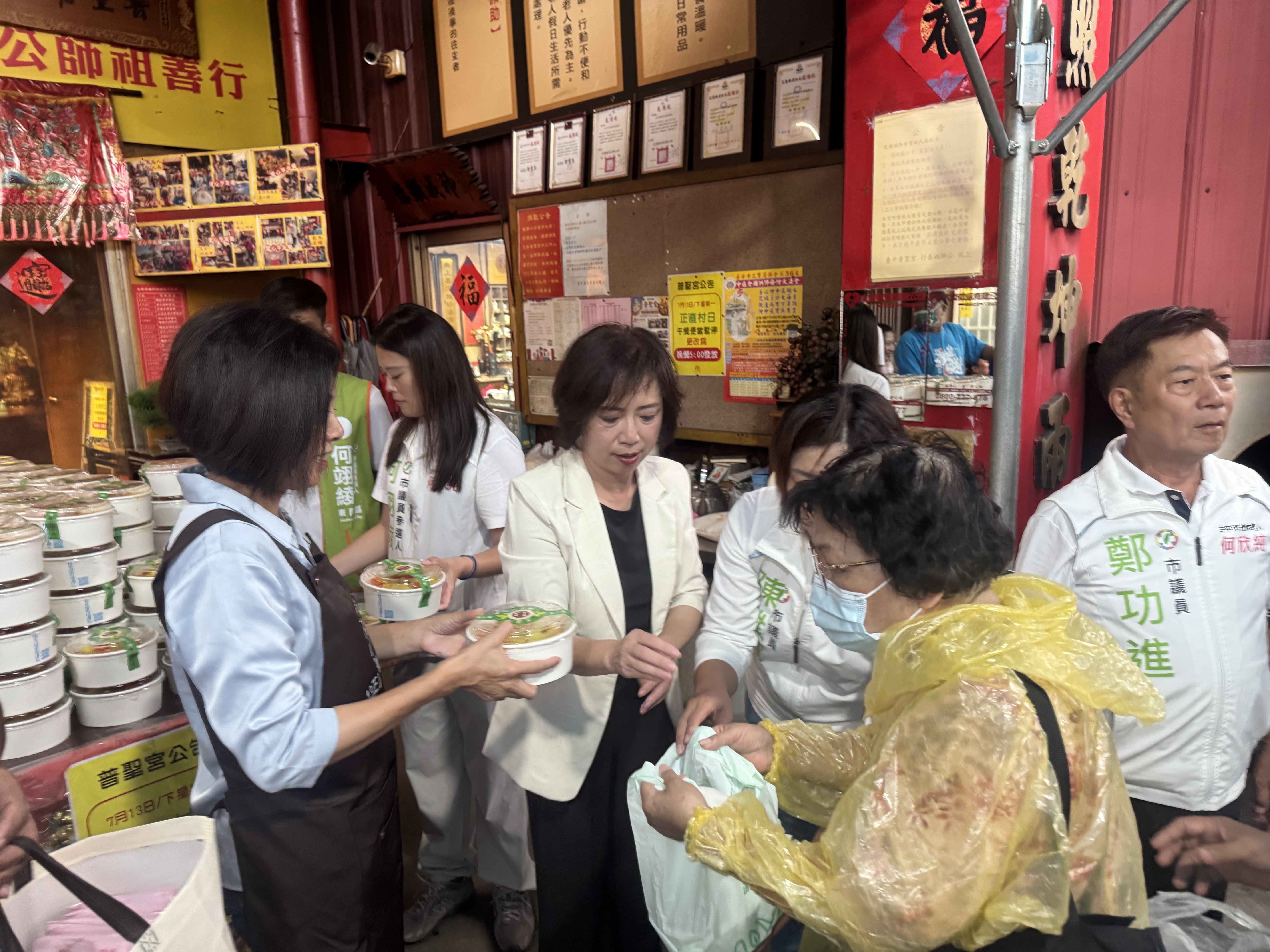 普聖宮愛心便當結緣九年不間斷 攜手正直村發放500份便當傳遞溫暖