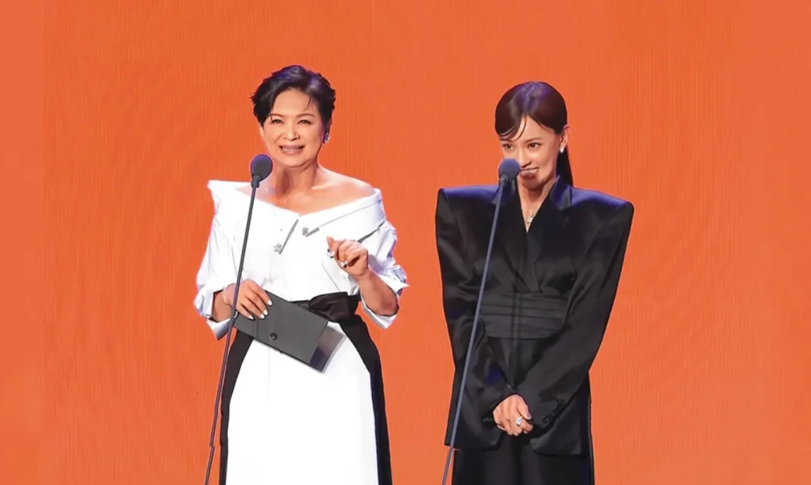 陳意涵在台北電影節頒獎失常,楊貴媚淡定救場。(圖/翻攝台北電影節YouTube)