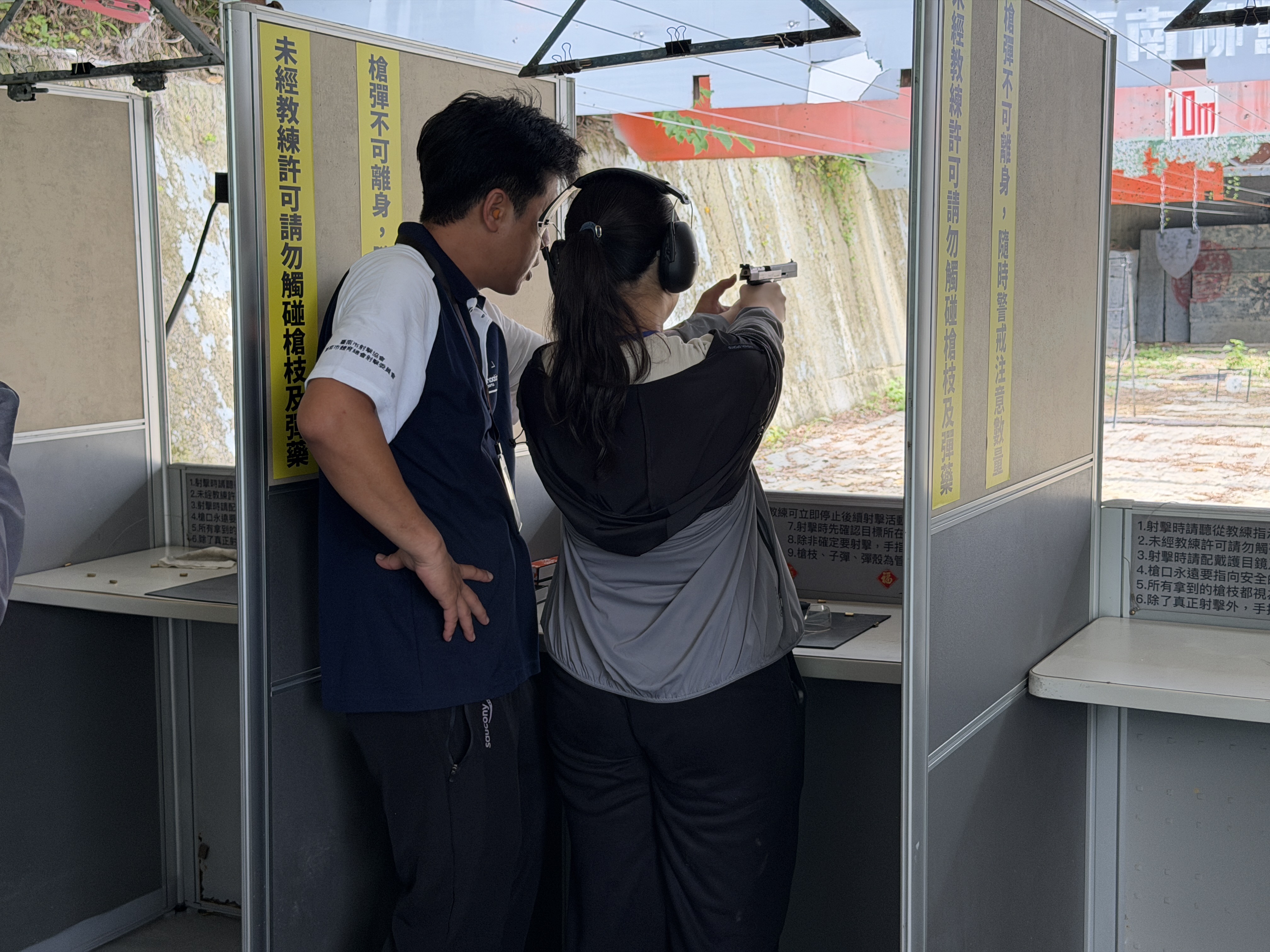▲不是打電動！柳營靶場辦「射擊體驗」防偏差　射擊協會理事長蔡岳勳：盼建立正確觀念（圖／記者王俊勝 翻攝）