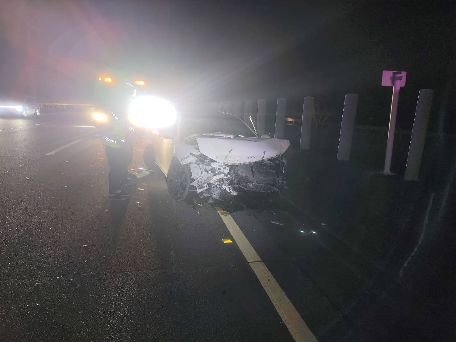 國道3號名間段自撞後停內側車道　後車追撞釀2傷