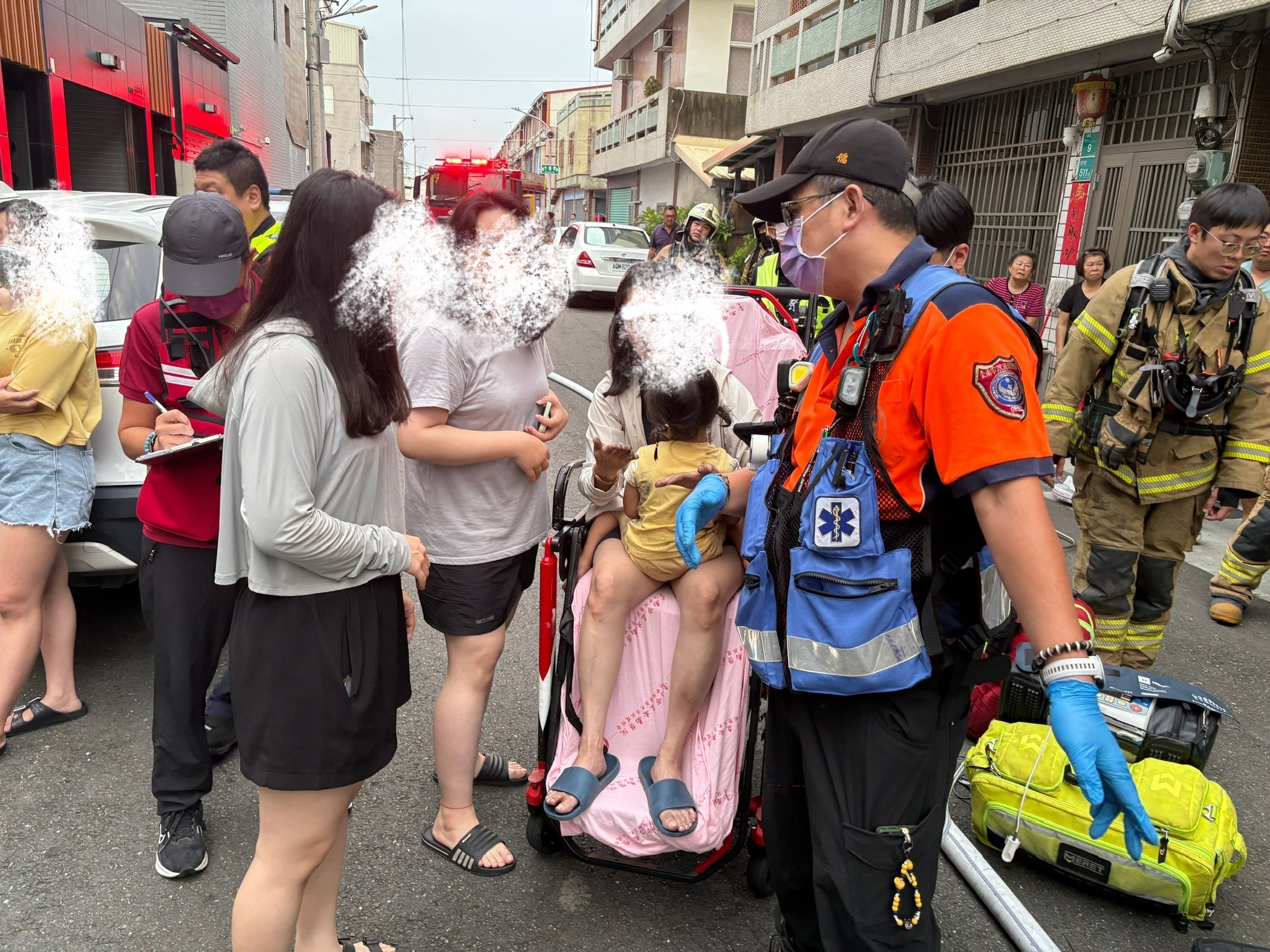 ▲▼屋內慘狀曝，火災當下一度有2男2女受困，所幸均有逃出（圖／記者王俊勝 翻攝）2