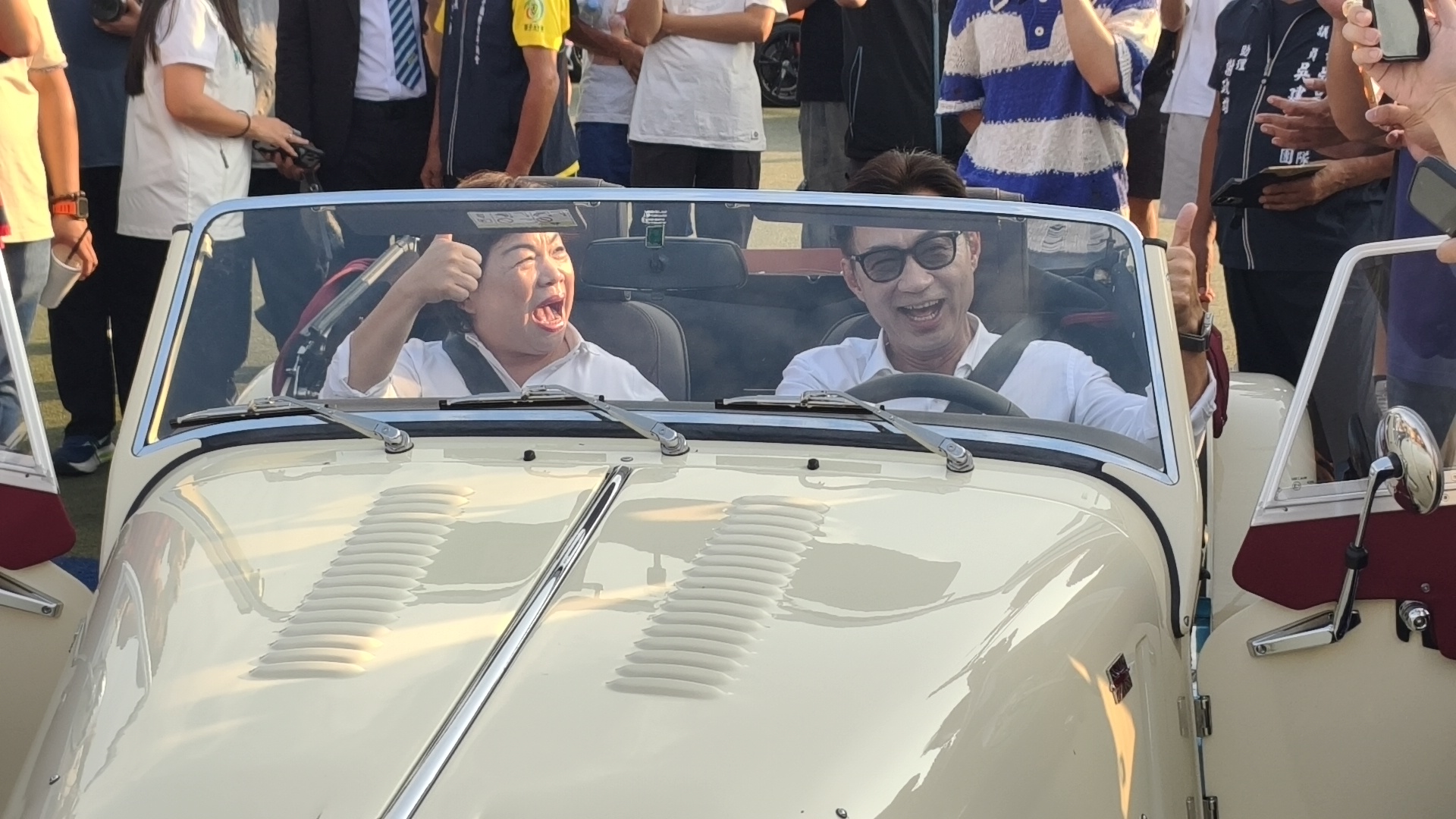 支持合法汽車運動文化　近200輛特色車齊聚台中　賽車籃球X文藝嘉年華吸引逾5000人參與