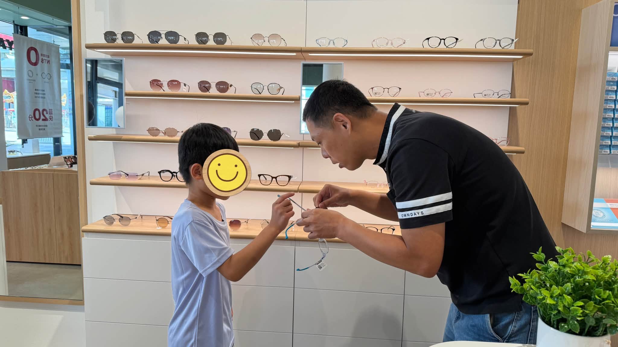 父親節傳遞暖心父愛　OWNDAYS副總經理呂國郎送愛鎮瀾兒童家園　顏莉敏副議長到場陪伴孩子配鏡
