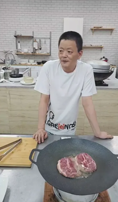 「肥大叔」何裕輝猝逝，品牌與電商後續仍在討論中。（圖／翻攝肥大叔臉書）