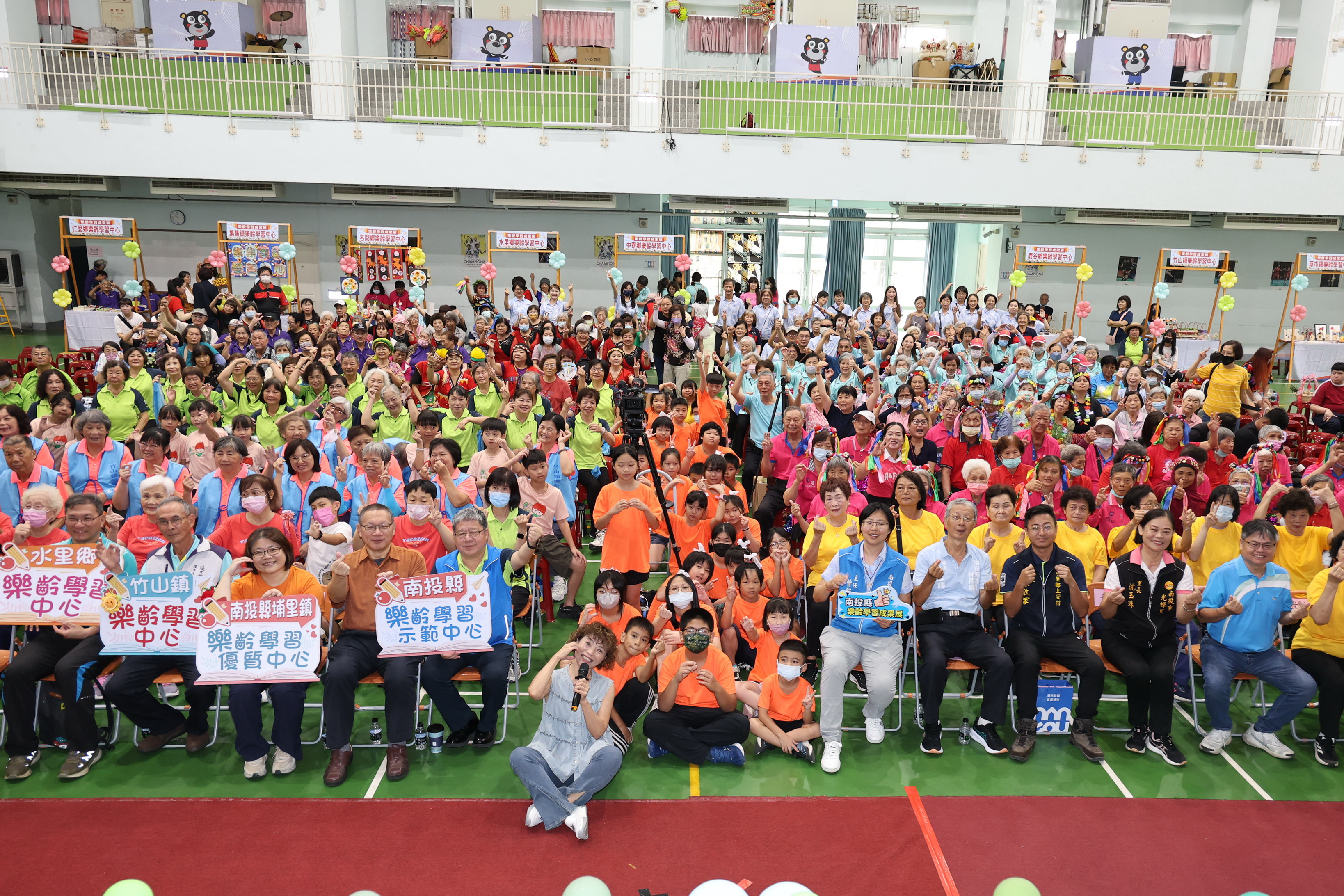 南投祖父母節暨樂齡成果展登場 500人祖孫創意走秀展現青銀共融