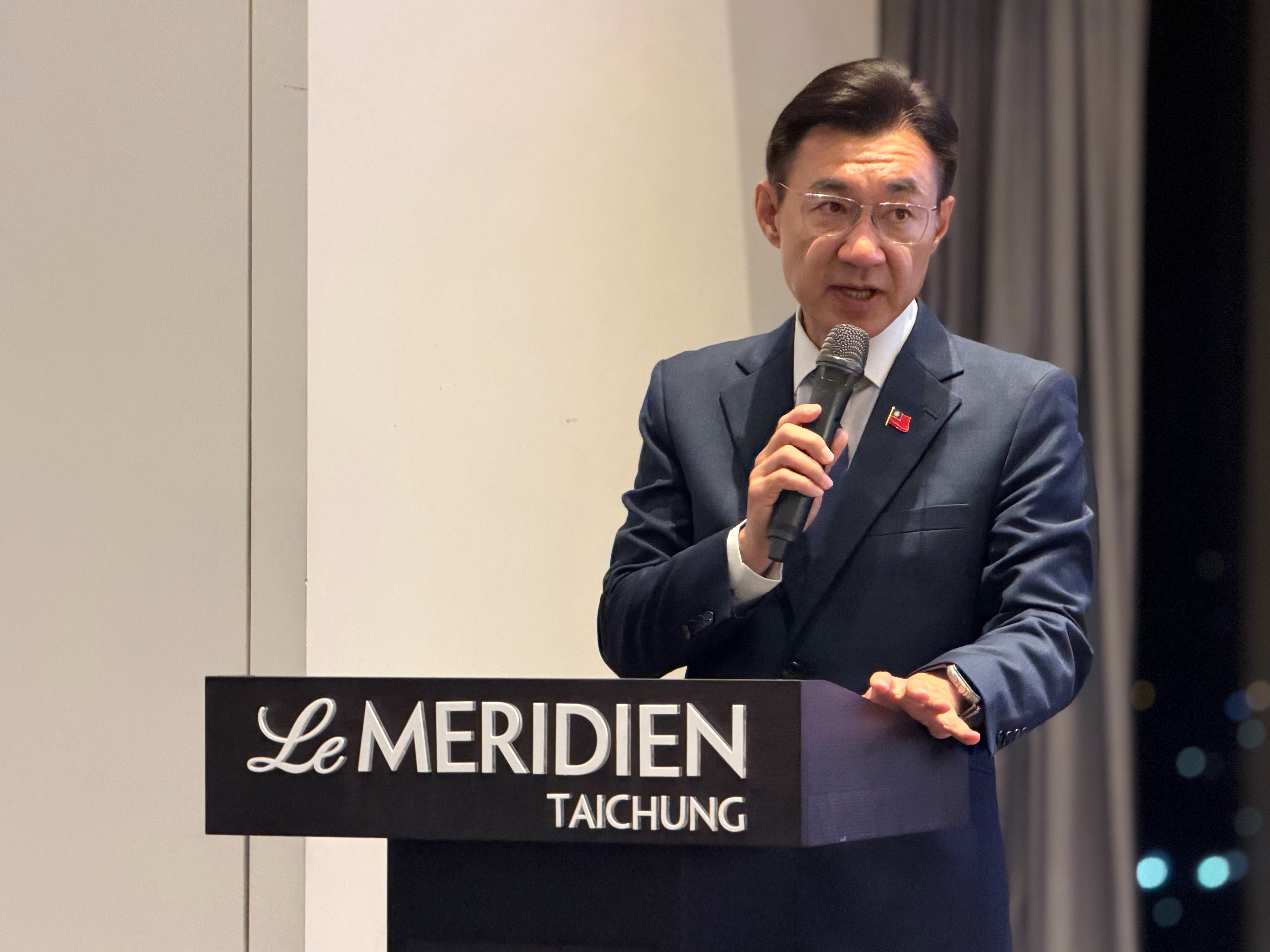 江啟臣全英文對話臺中美國商會 拋三大委員會、捷運紅線打造國際臺中