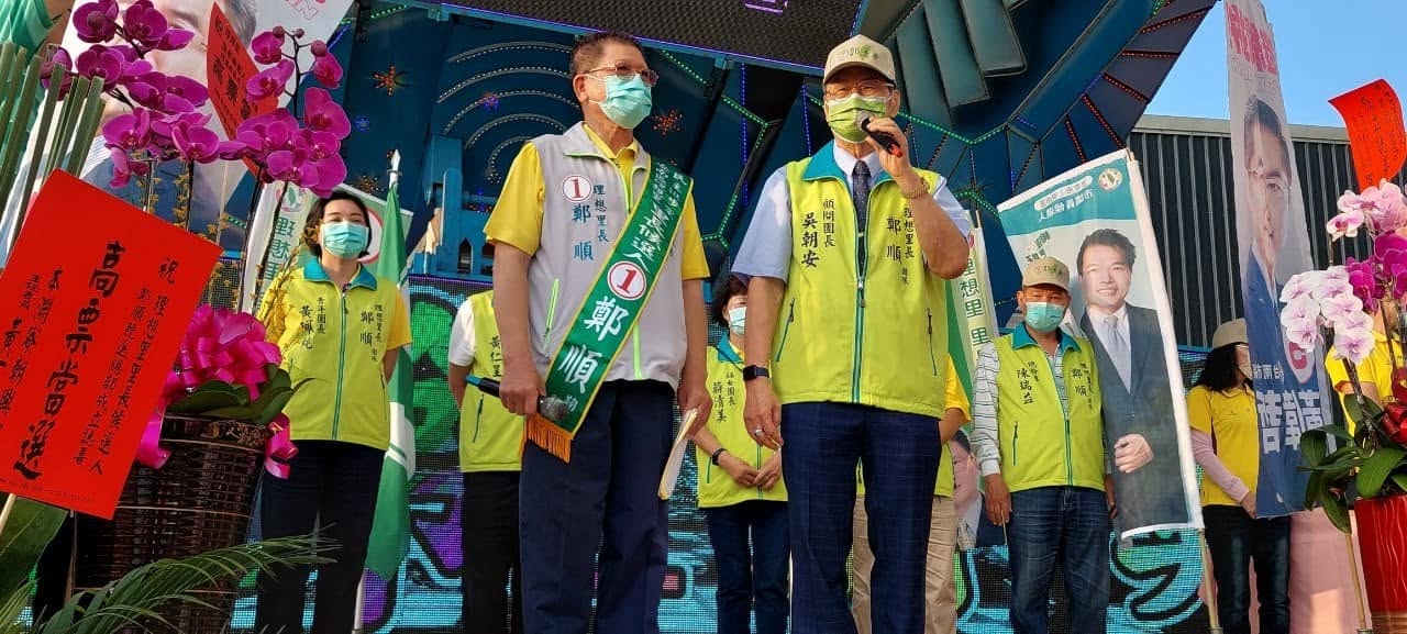 ▲理想里里長鄭順(左)。(圖/里長臉書)