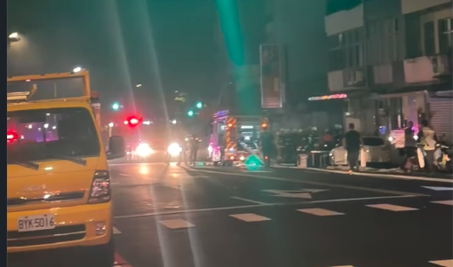 北投排骨店深夜疑氣爆!玻璃炸碎滿地、機車遭波及 消防:原因待查