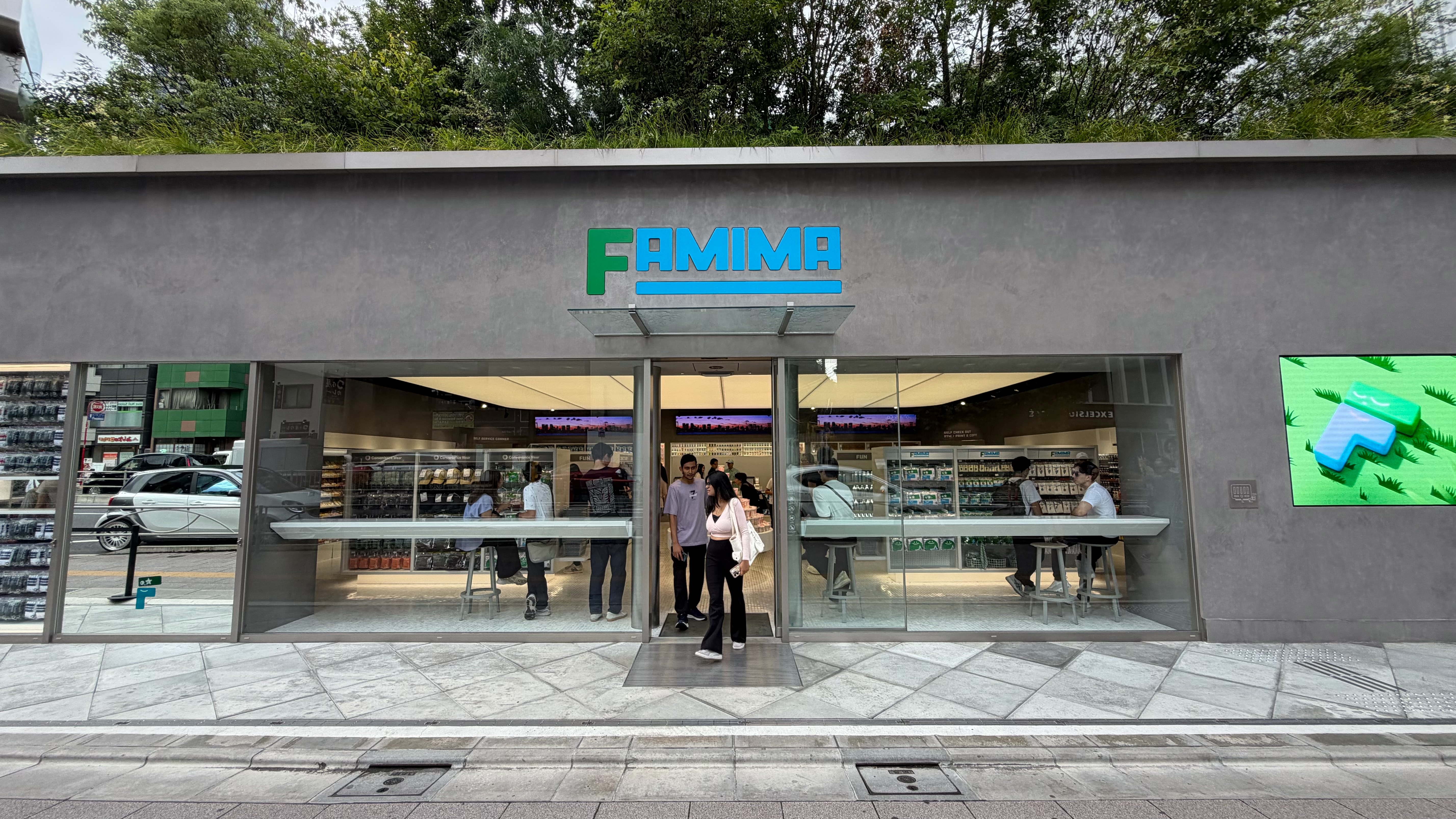 東京麻布台「FAMIMA PARK AZABUDAI」外觀吸睛，開幕後迅速成為旅客踩點新地標。
