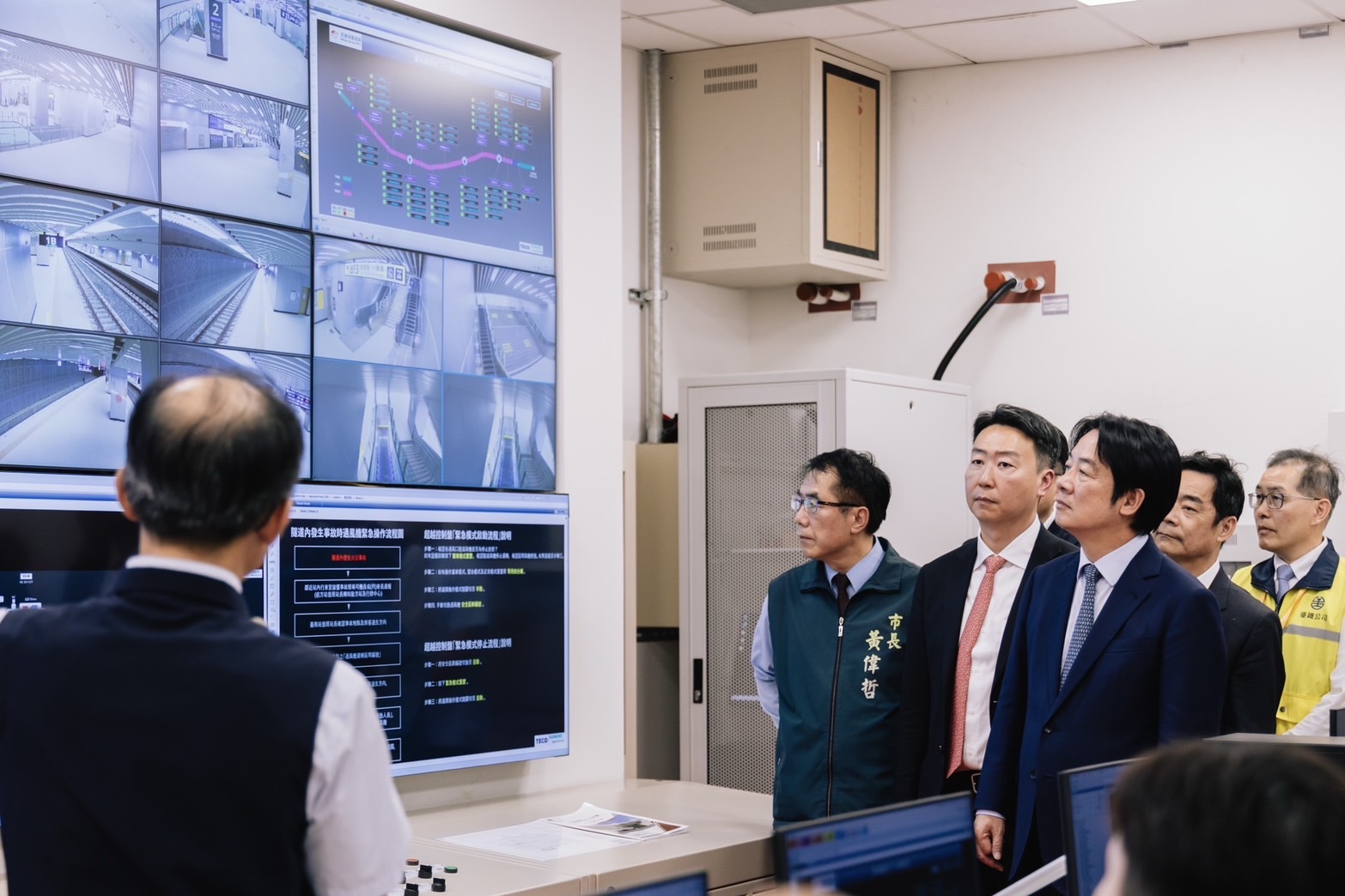 ▲台鐵「台南新車站」揭全新站牌！10月通車倒數　賴清德向拆遷戶致歉（圖／記者王俊勝 翻攝）
