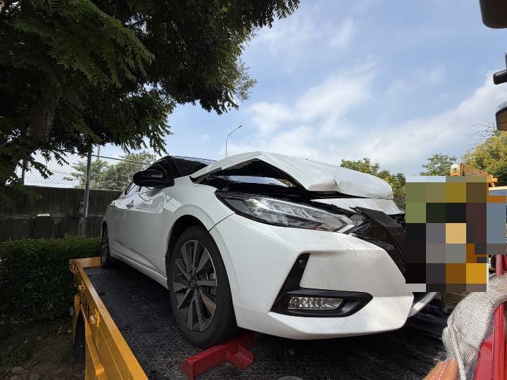 國道1號北向神岡路段接連發生兩起追撞事故，共造成5輛車受損，所幸無人受傷。（圖／國道警方提供）