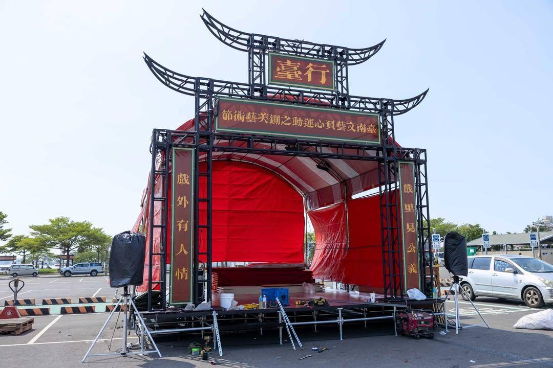 ▲鍘美藝術節明正式開鑼!古都木偶戲《包公斬駙馬》登場 黃妃邀民眾進戲棚(圖/鍘美藝術節攝影/何沐 提供)