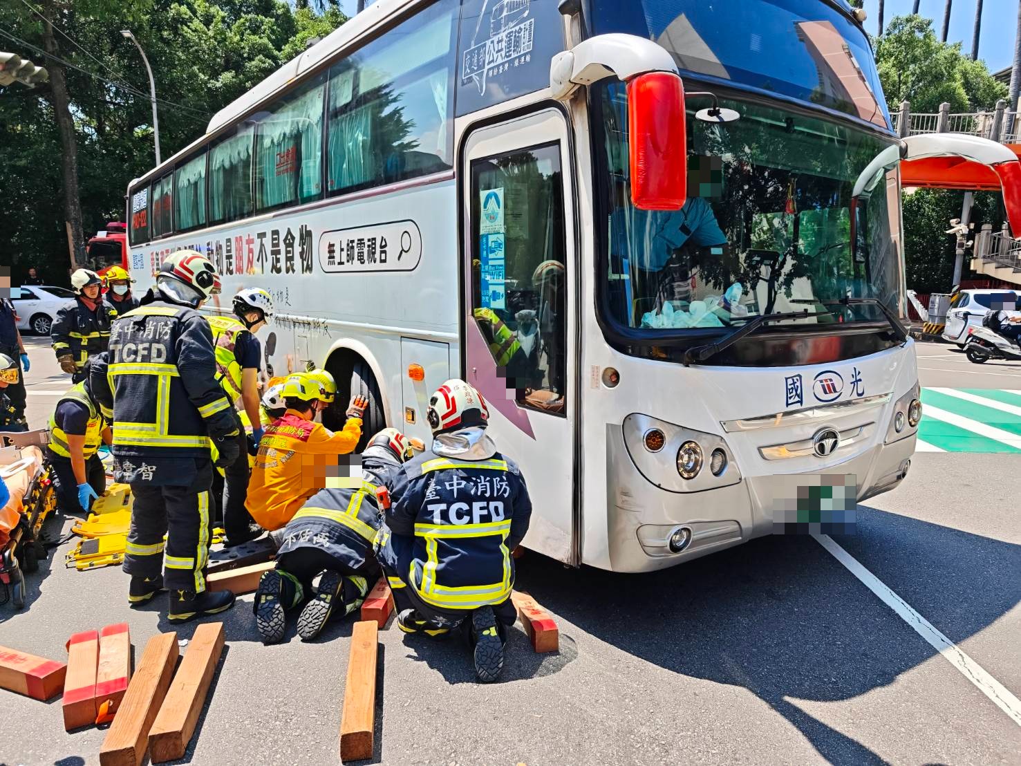 快訊/台中西區大客車撞新加坡籍婦人 送醫搶救2天不治、駕駛涉過失致死