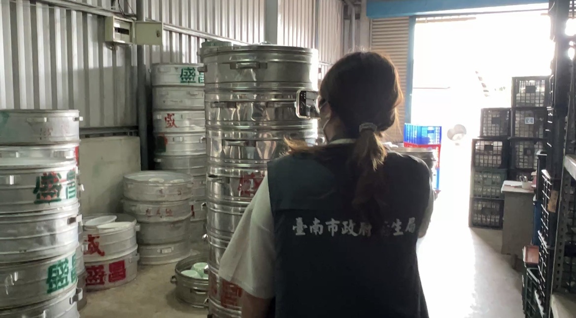 ▲鍘美辦桌「驚喜變驚嚇」！水果盒害上吐下瀉　衛生局：立即啟動調查（圖／記者王俊勝 翻攝）