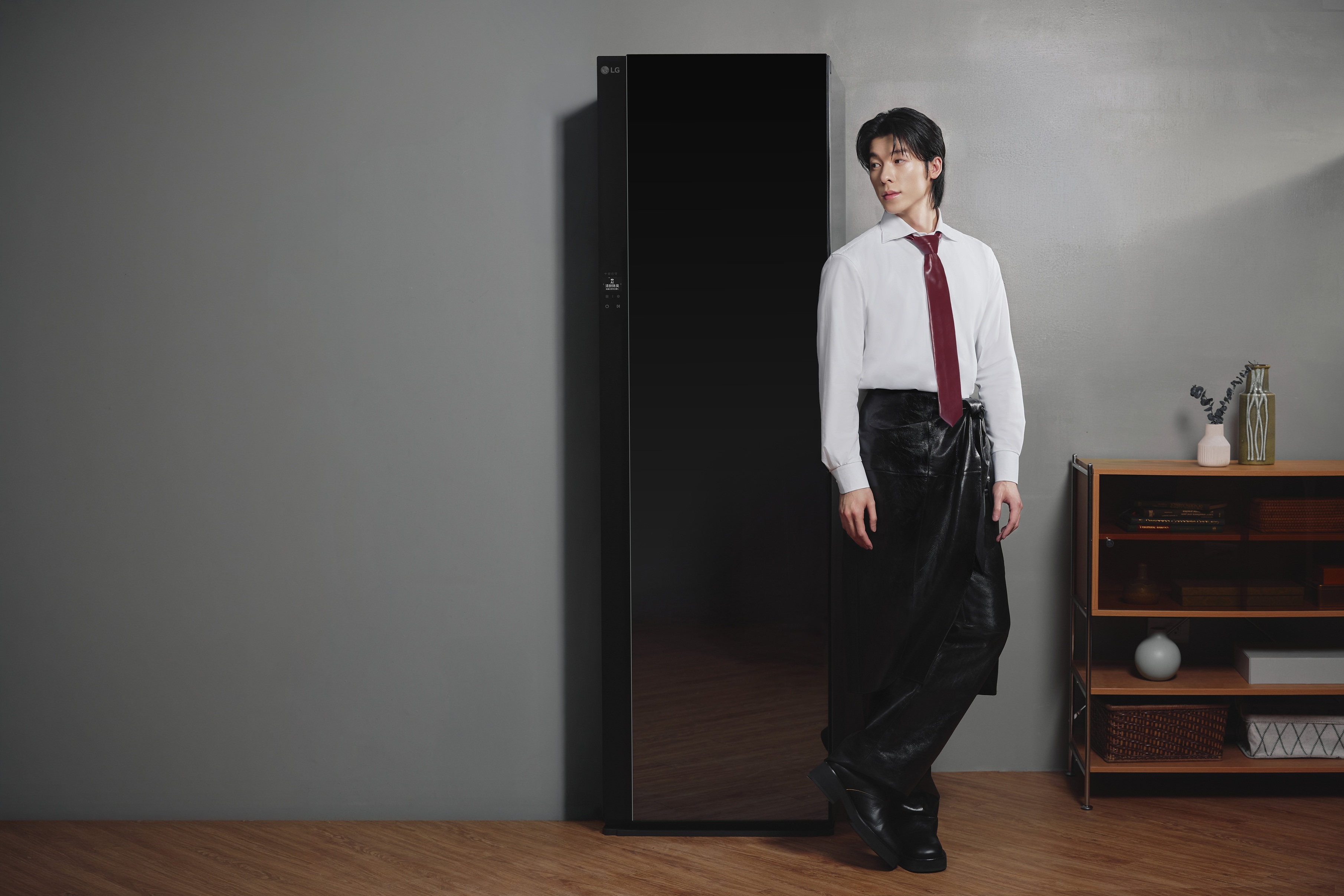許光漢代言蒸氣電子衣櫥,化身「許代樂」。(圖/LG提供)