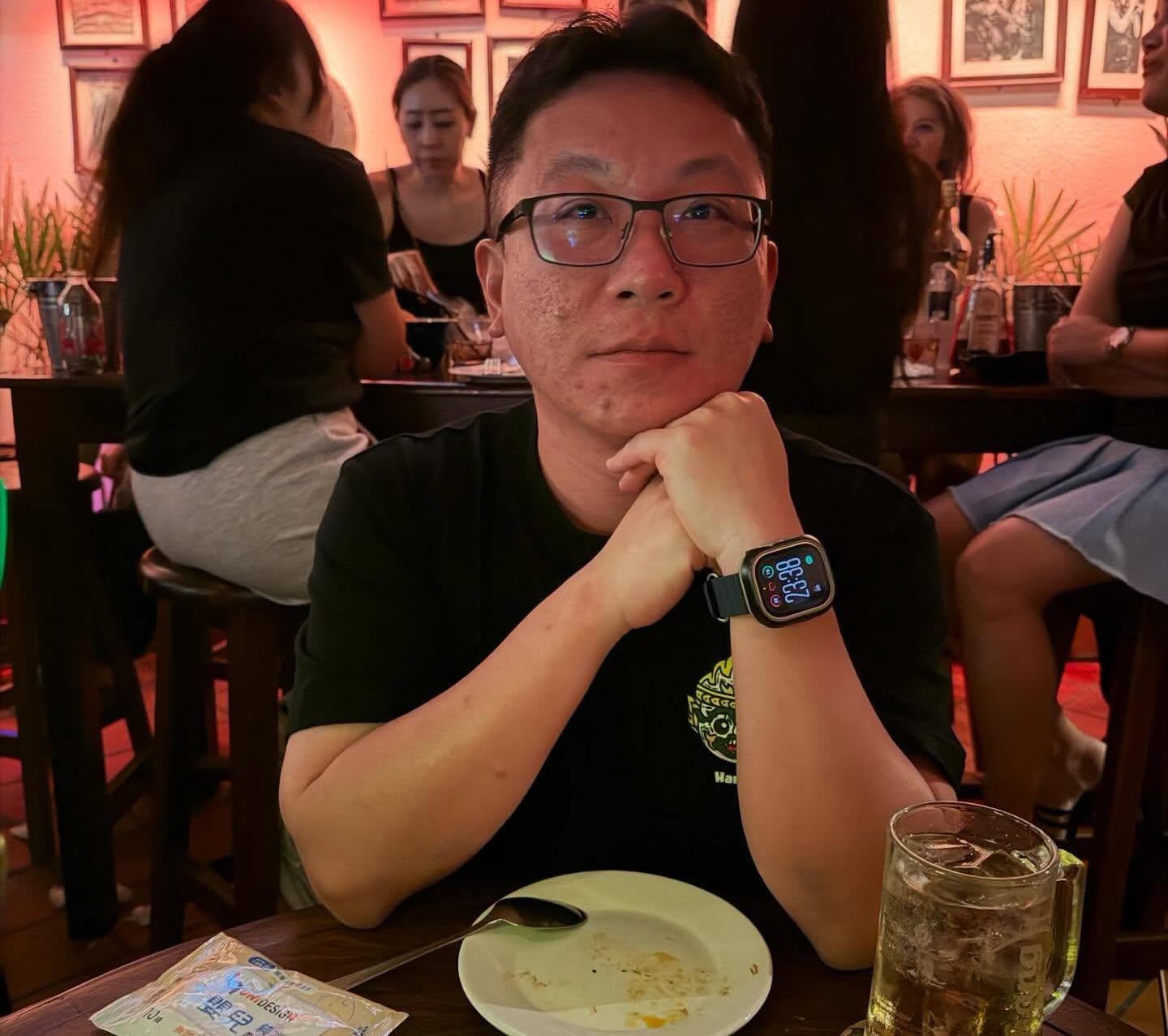 泰籍女子冰櫃藏屍案持續延燒,疑似43歲吳姓男子過往社群帳號及生活照遭網友起底,引發大量討論。(圖/翻攝自泰國清邁象 Chiang Mai Elephant臉書)
