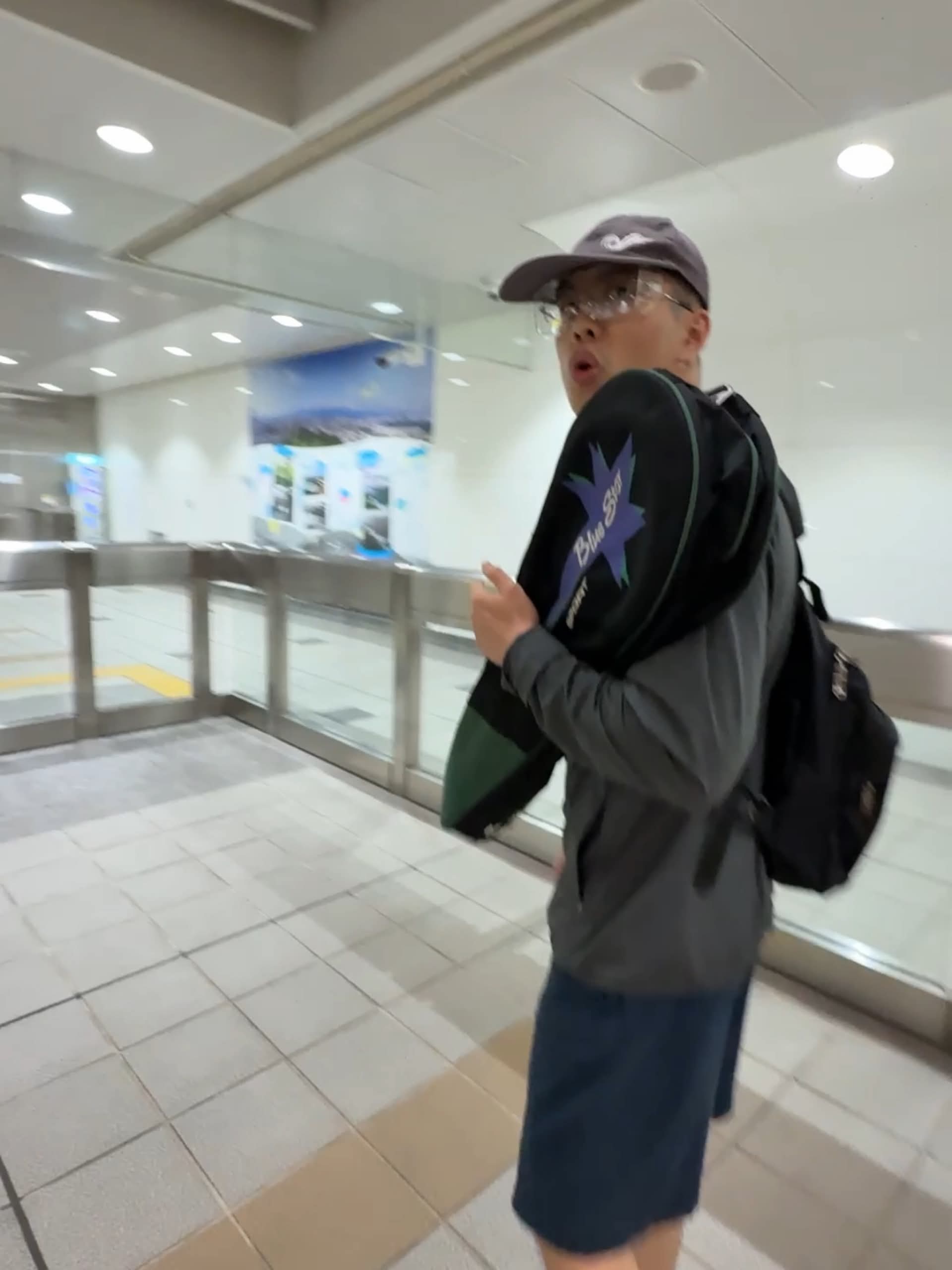 女子搭手扶梯遭偷拍裙底！噁男見事機露翻越捷運閘門逃逸