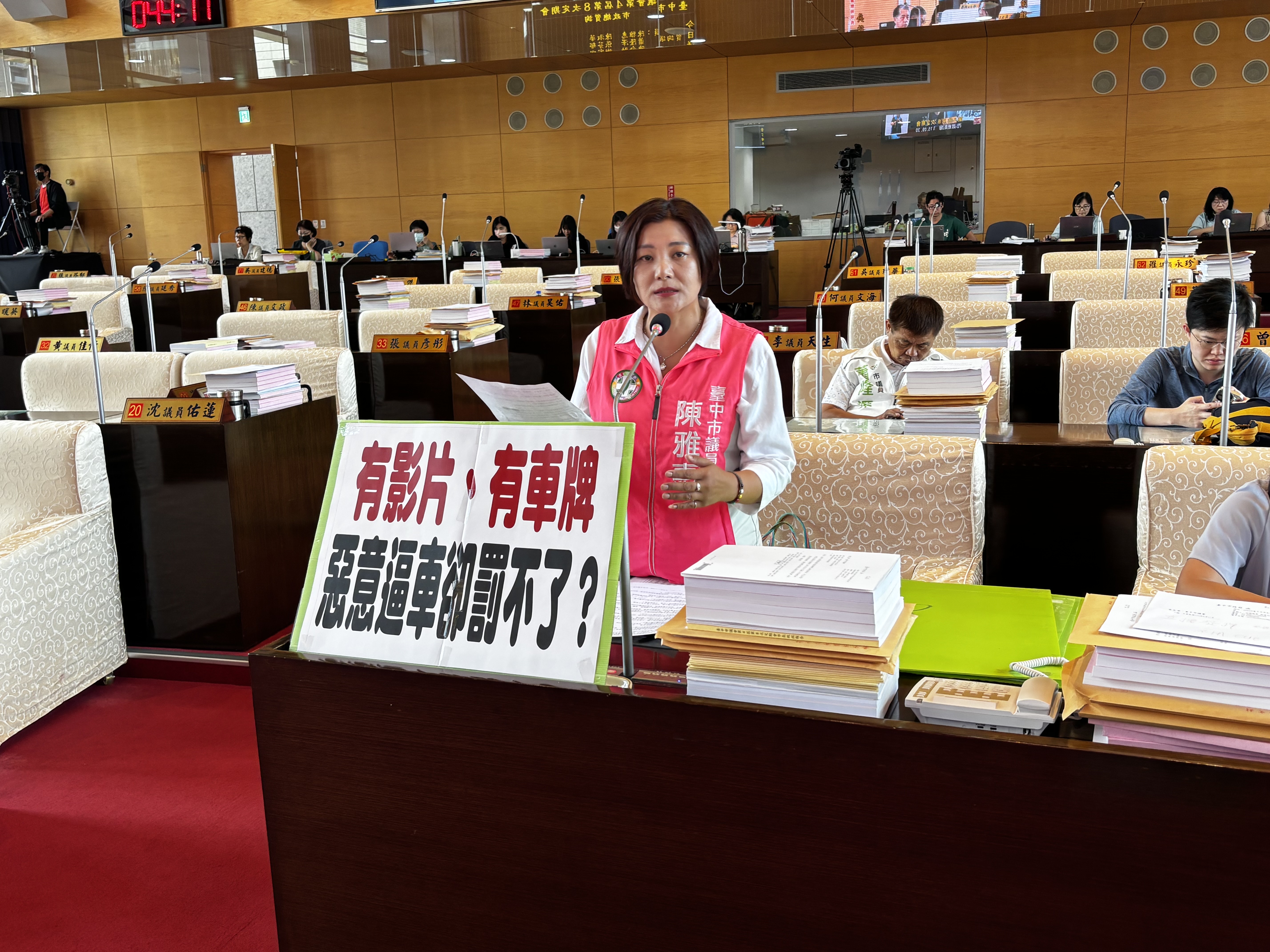 逼車有影像卻無法舉發？陳雅惠促完善危險駕駛檢舉機制